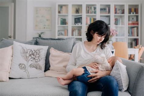 porque mi beb se desespera y se rasgua|Mí bebé llora, se rasguña y se desespera tomando mamadera